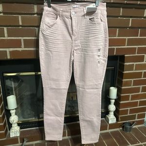 So, high rise jegging nwt D07